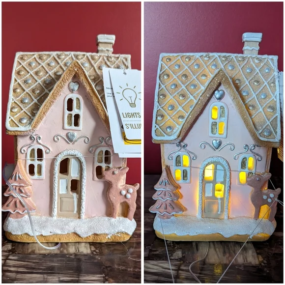 ❌SOLD❌Pastel "Pinkmas" Light Up 💡 Gingerbread House - Picture 1 of 10